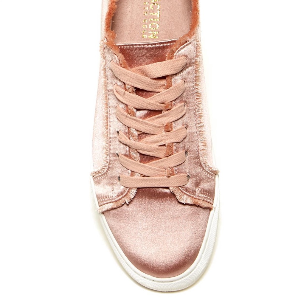 Pink Tennis shoes